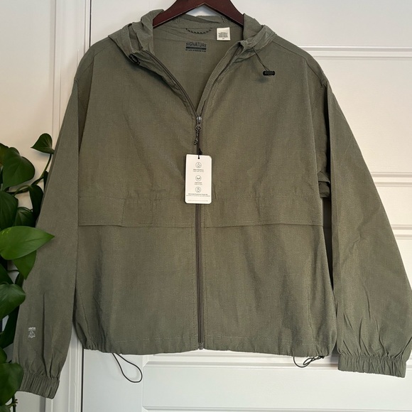 Levi's Jackets & Blazers - • NWT! [Levi’s] Lightweight Parka •